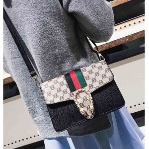 Woman's fashion luxury handbags!